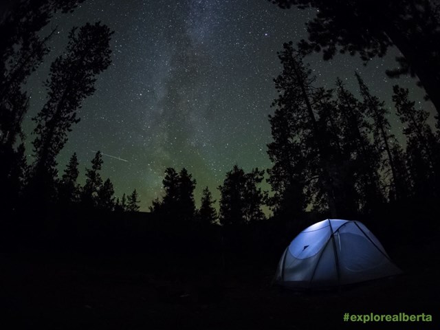 6月の壁紙には キャンプ好きなあなたにぴったりの写真をご用意しました 今すぐダウンロードしましょう カナダ アルバータ州