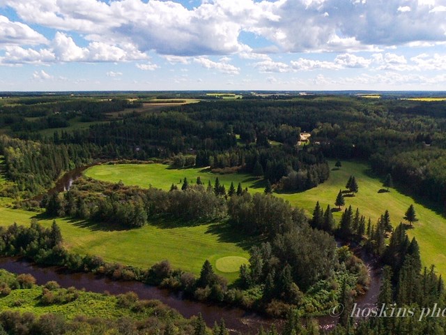 Riverbank Golf Course is built around the river | ''