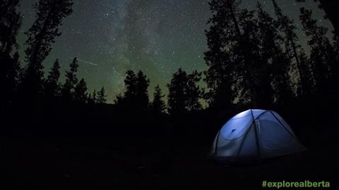 6月の壁紙には キャンプ好きなあなたにぴったりの写真をご用意しました 今すぐダウンロードしましょう カナダ アルバータ州