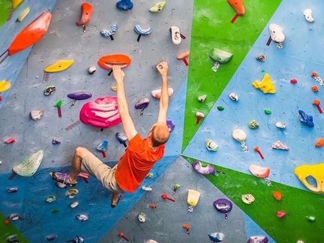 Rock climbing in Jasper