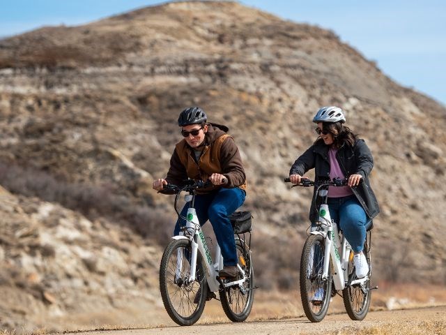 Bike in the badlands of Drumheller - Curiocity