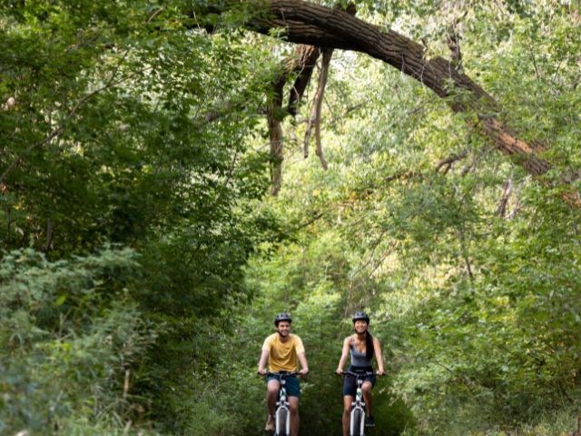 Red Deer River pathways - Travel Alberta / Katie Goldie