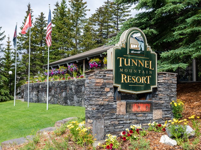 Tunnel Mountain Resort Exterior | ''