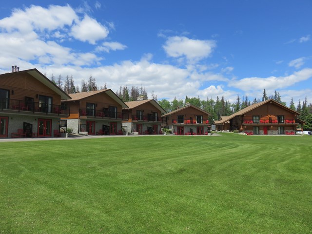 Deluxe log chalets, grassy areas and serene location